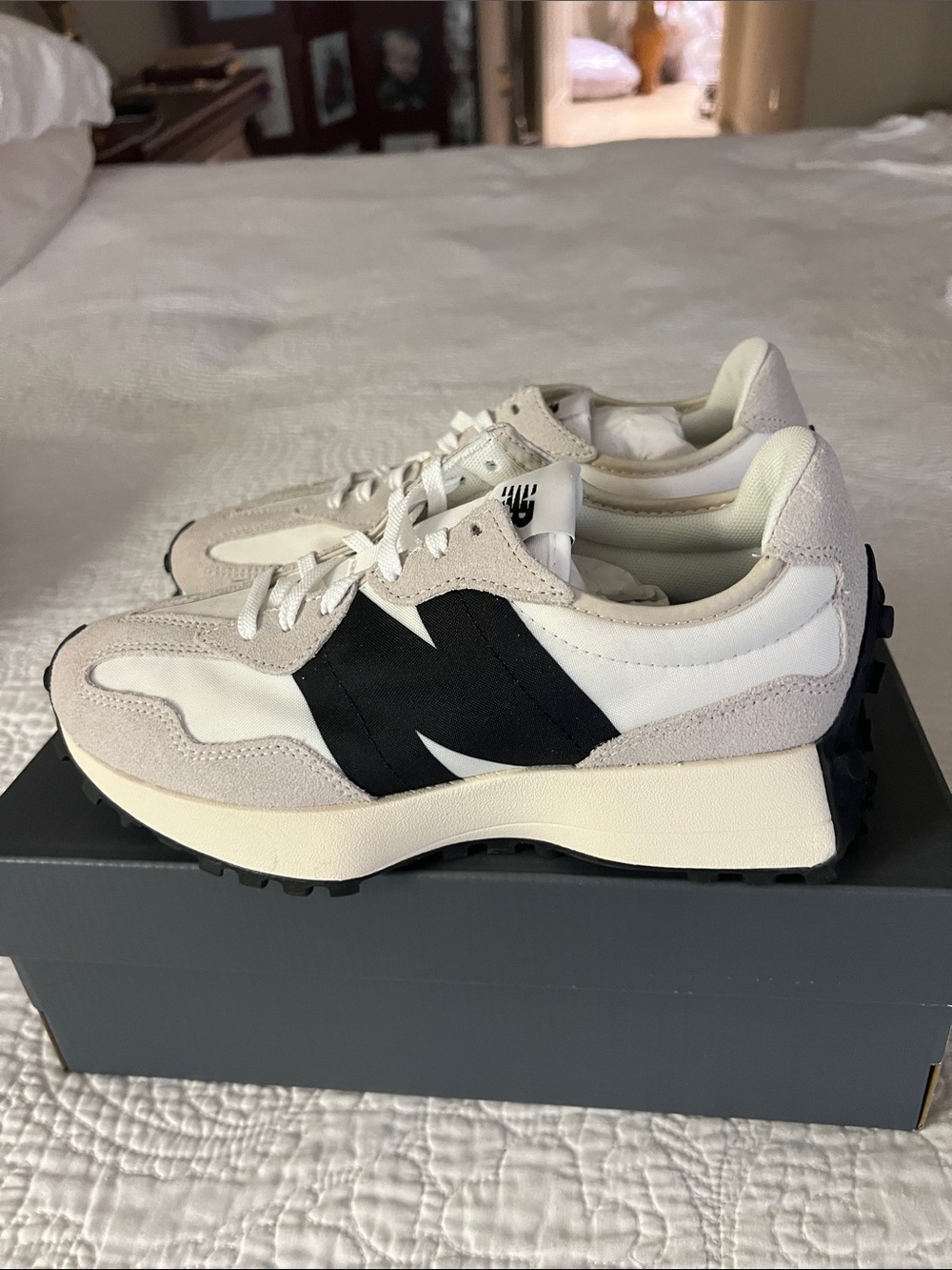 New Balance lifestyle Sneakers - White & Black, size 8